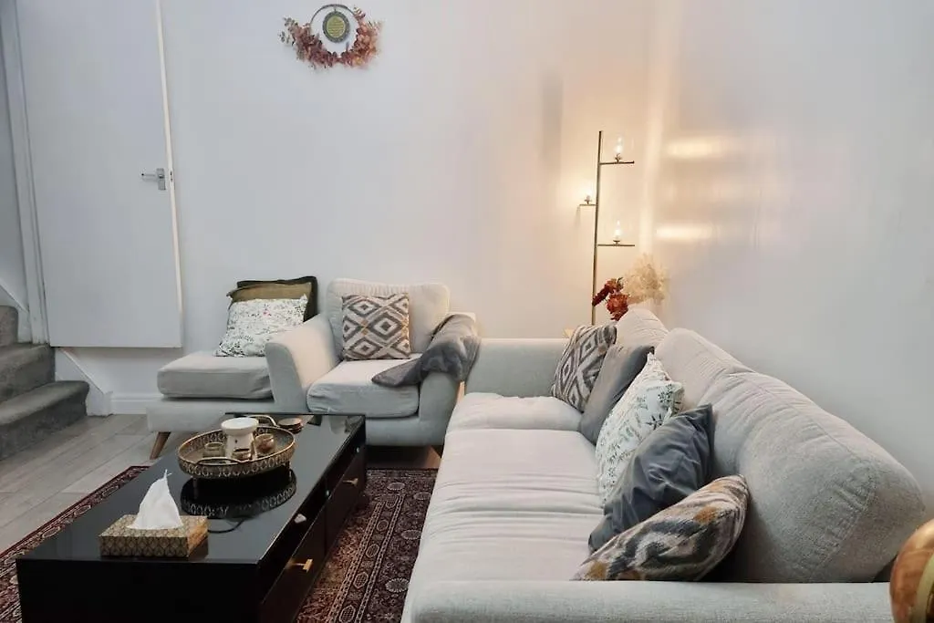 Cosy And Tranquil Home, Free Wifi, Parking 利兹