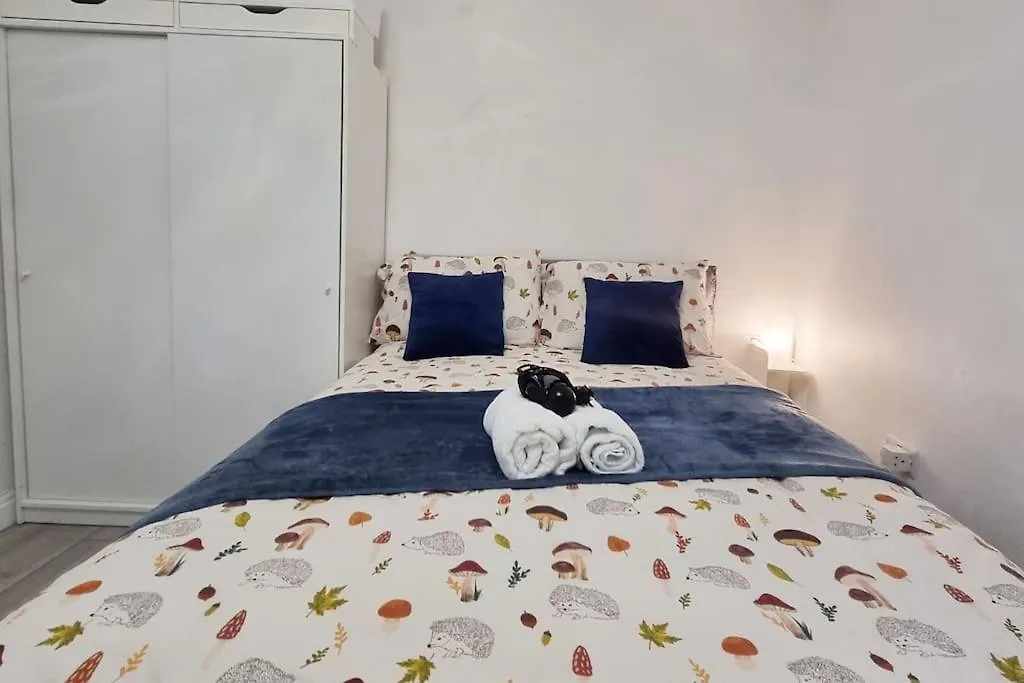 アパート Cosy And Tranquil Home, Free Wifi, Parking リーズ イギリス